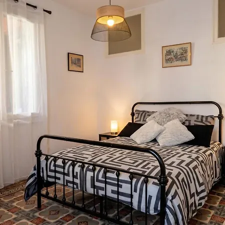 Apartmán 1-bed Apartment, Courtyard, *